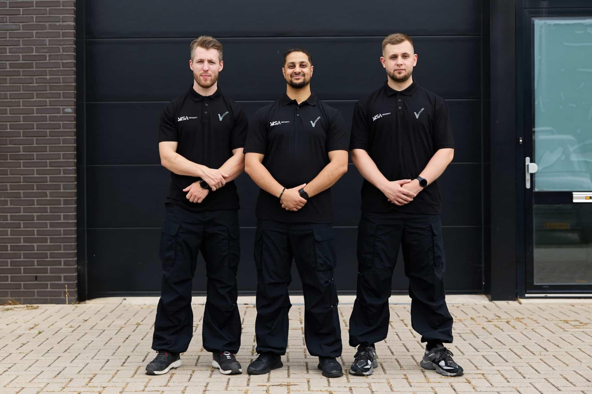 Drie beveiligers van MSA Security naast elkaar